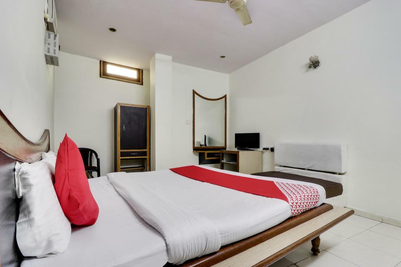 Oyo 45398 Kunal Hotel Etawah Exterior photo
